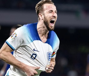 凯恩迎来十赛季出色发挥，加拿大队观众热烈欢呼！