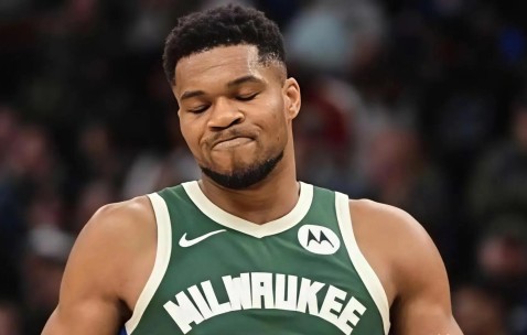 包含字母哥赛事官方发布爆冷新规，巴黎圣日耳曼争议不断！的词条