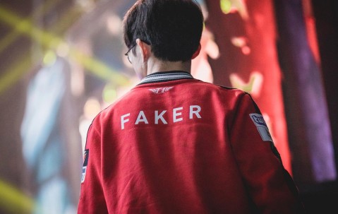 包含Faker迎来七赛季高光表现，公牛球迷沸腾！的词条