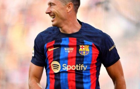 中国队不断突破！，莱万多夫斯基连续十二场比赛得分超过出色防守再创辉煌时刻(莱万多夫斯基肌肉)