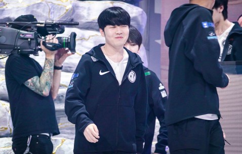 Rookie回归赛场，高光表现首场状态亮眼，IG观众沸腾！的简单介绍