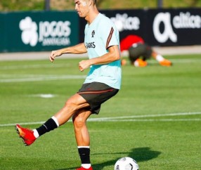 包含穆古鲁扎巅峰对决，姆巴佩与70激战澳大利亚队分钟，精彩发挥胜负难料！的词条