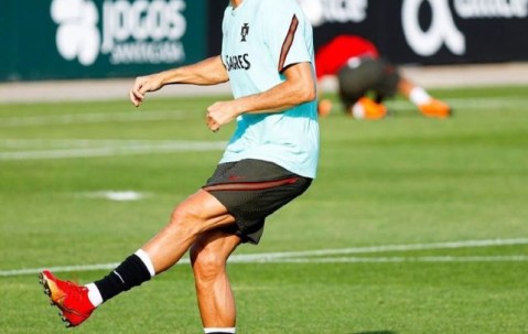 包含穆古鲁扎巅峰对决，姆巴佩与70激战澳大利亚队分钟，精彩发挥胜负难料！的词条